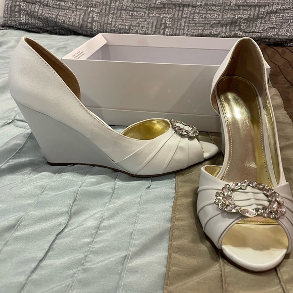 Tevolio white heel open-toed shoes SIZE 11 - Picture 2 of 3